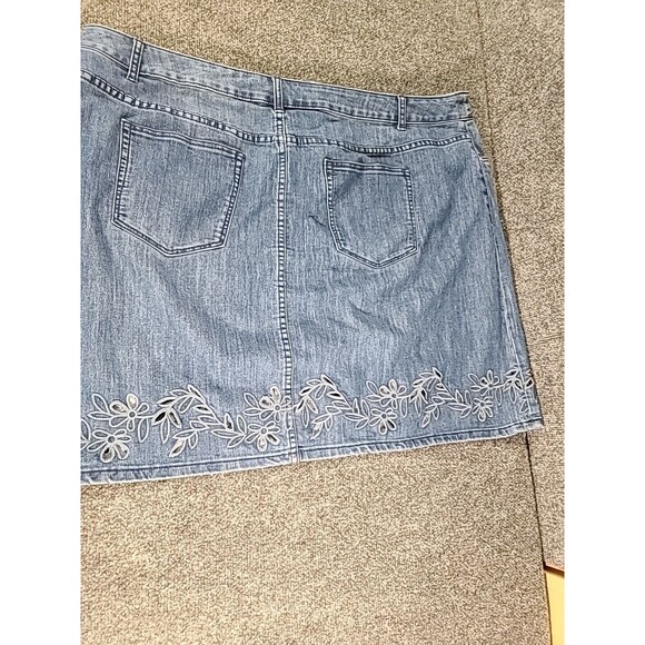 Westport Plus Denim Skirt Womens 24W Pockets Stretch Floral Dedign VGC - Picture 6 of 6